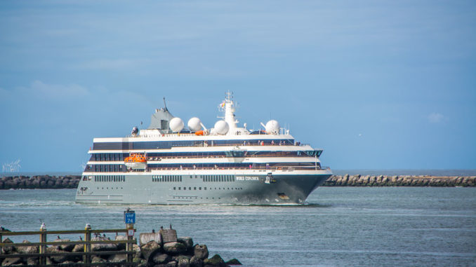 Die World Explorer, Schwesterschiff der World Voyager, in Ijmuiden Die World Explorer, Schwesterschiff der World Voyager, in Ijmuiden