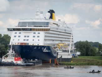 Die Spirit of Adventure in der Papenburger Dockschleuse. Foto: Meyer Werft