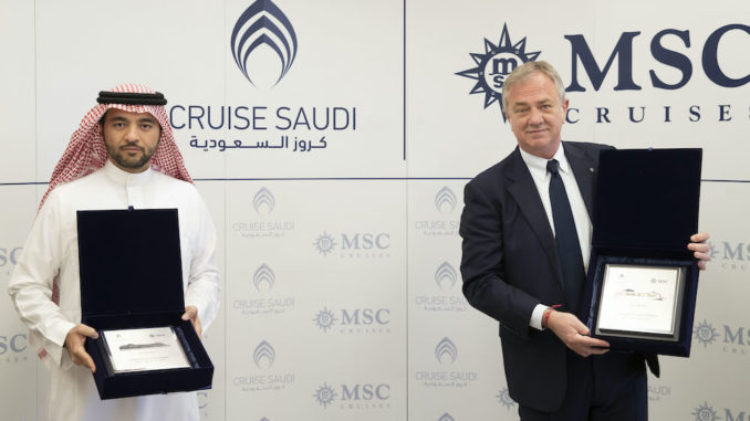Fawaz Farooqui, Geschäftsführer von Cruise Saudi, und Pierfrancesco Vago, Executive Chairman von MSC Cruises. Foto: MSC Cruises